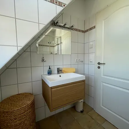 Haus Admiral Mit Garten, 5 Gehminuten Zum Strand, Inklusive Wlan, Sauna, Kamin, Tischtennisplatte, Bollerwagen Fuer Den Zingst
